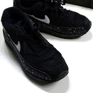 Off brand comfy sneakers size 9